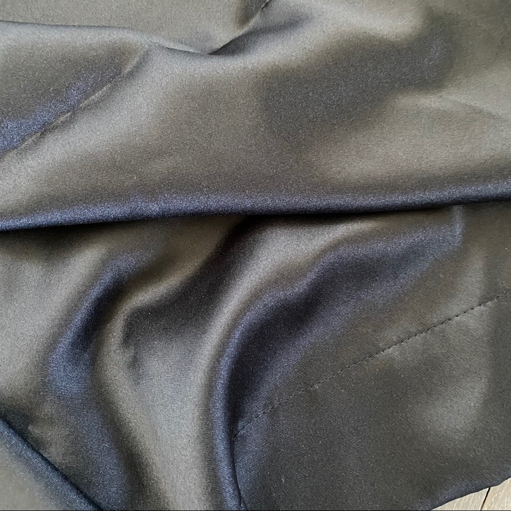 Curtain - Picture 2 of 4